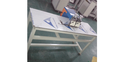 PCB分板機(jī)在SMT裝配線中的使用優(yōu)勢(shì)及注意事項(xiàng)